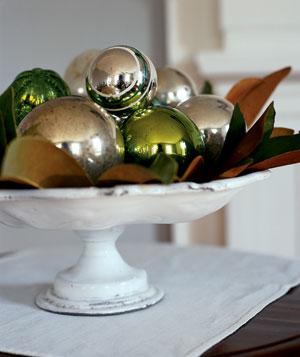 0212-ball-cakestand_300